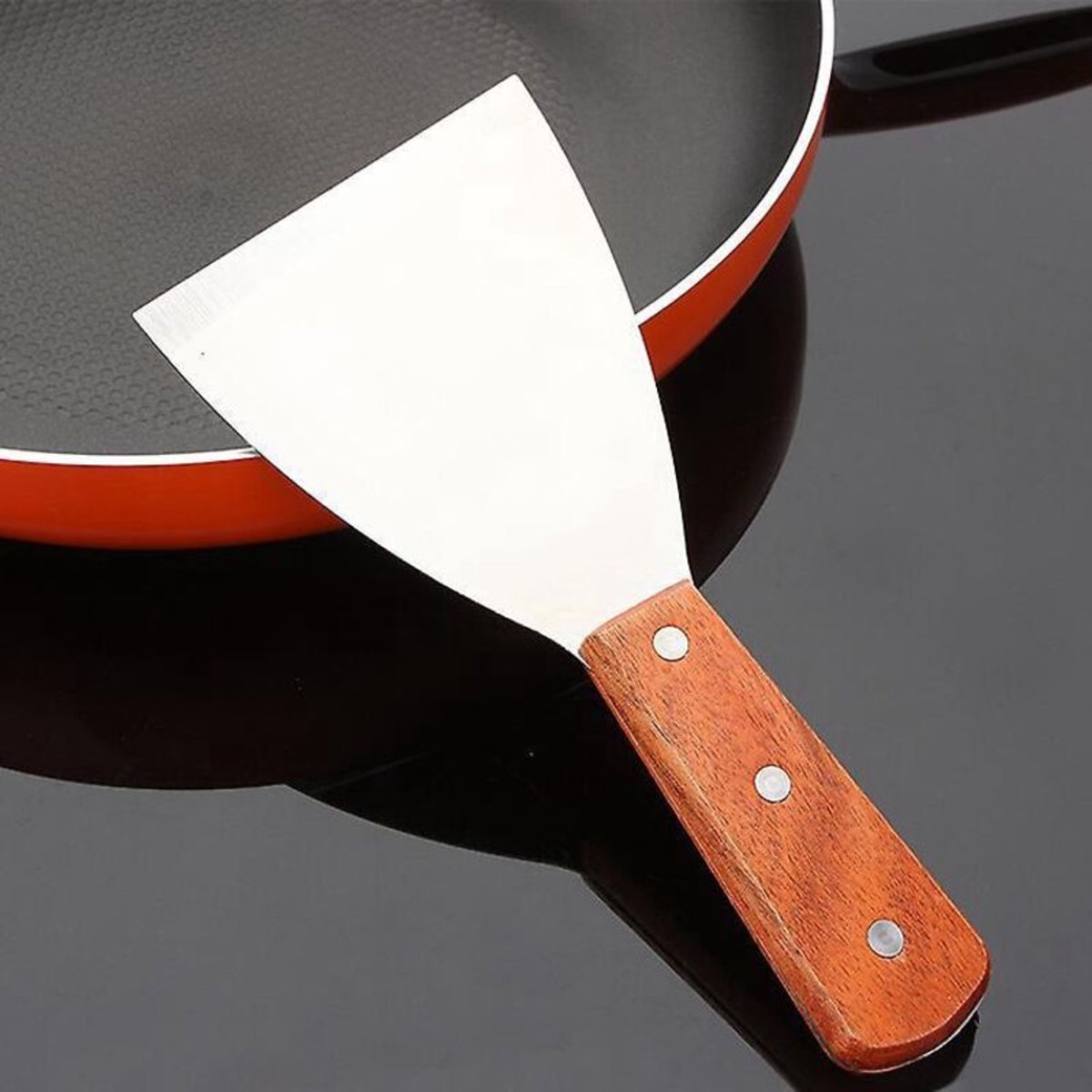 Barbecueschraper met houten handvat en roestvrijstalen hoek