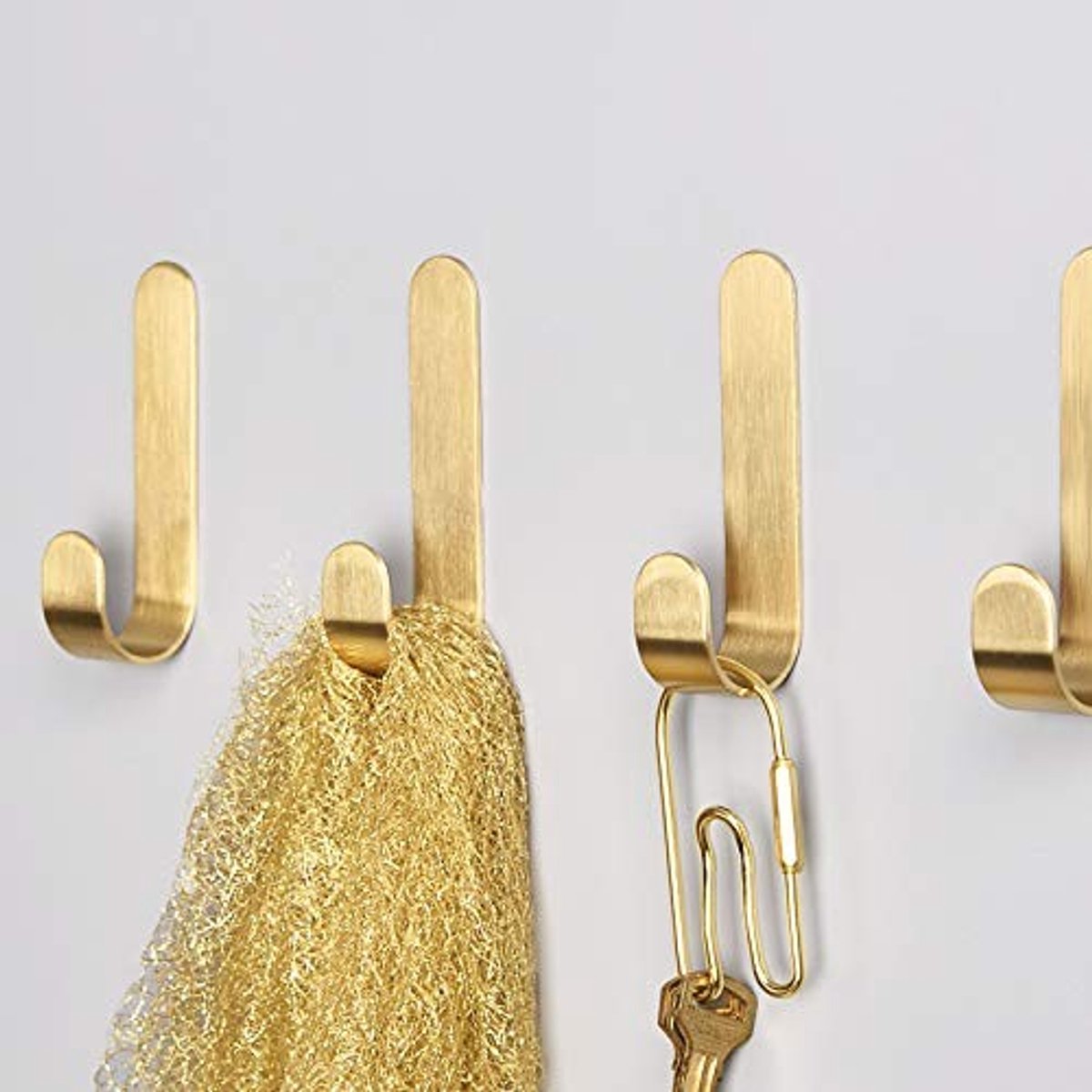 Dailygoods - Dailygoody - Badjas Haken - Wandhaken voor Handdoeken en Jassen - Gouden Metalen Haakset - Sterke Bevestiging - Ideaal voor Thuisgebruik - Modern Ontwer
