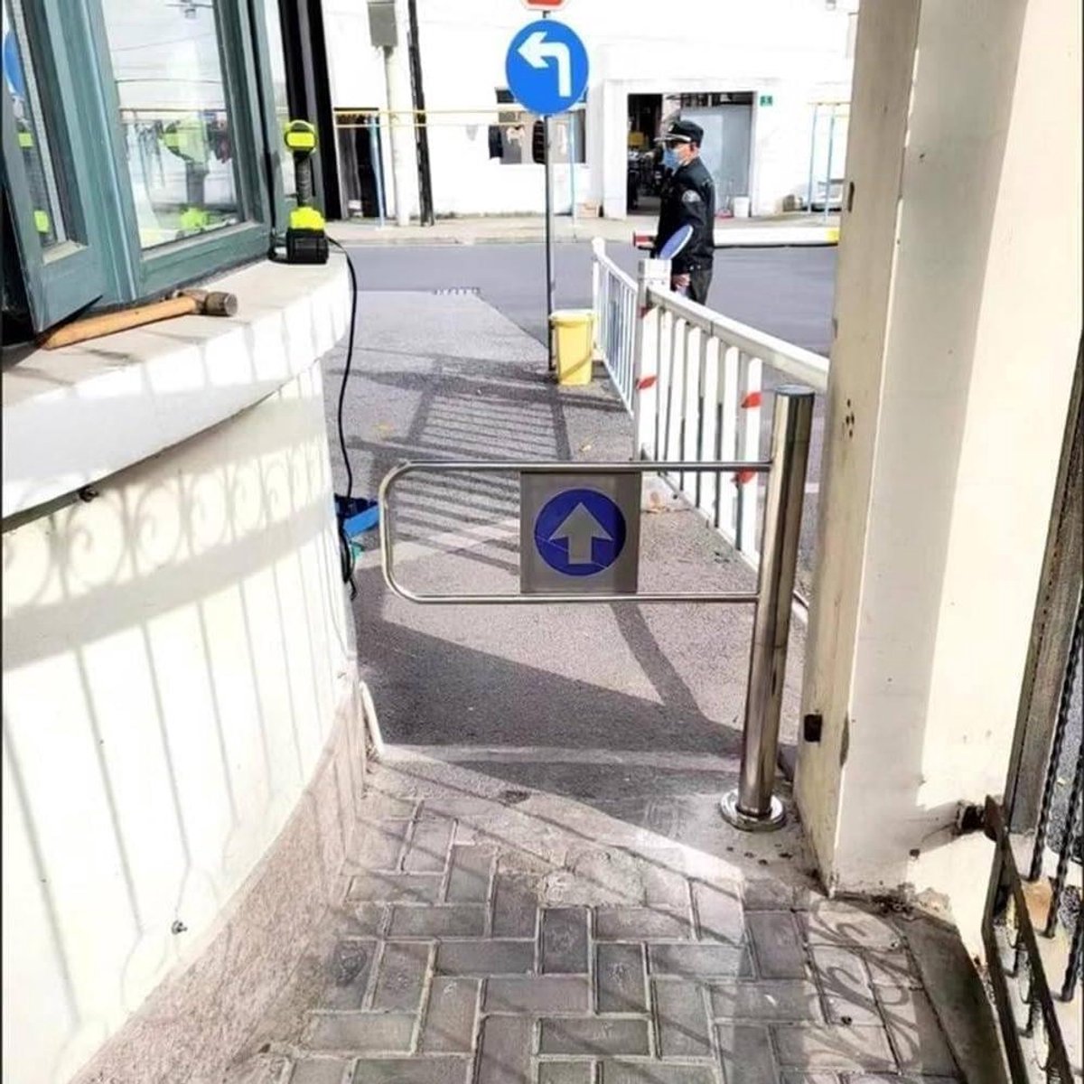 Veiligheidspoort - Draaipoort Magazijn - Verkeer Begeleiden - Automatische Sluiting - 100x