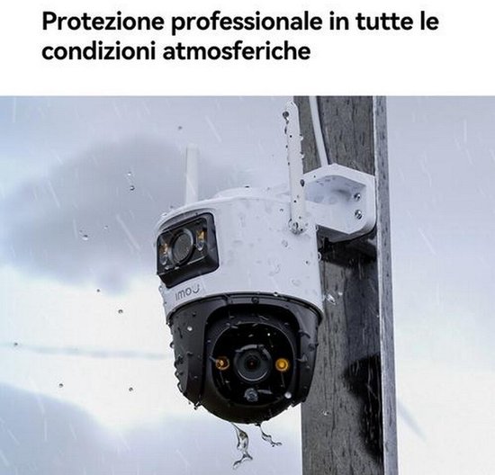 Witte beveiligingscamera met dubbele lens tijdens regen, IP66 weerbestendig.