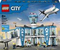 LEGO City Luchthaven met Vliegtuig (60502) doos met daarop een luchthaven gebouw met een vliegtuig in de lucht.