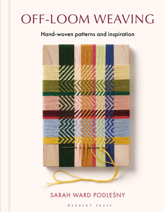 Couverture de livre avec 'Off-loom Weaving' et 'Hand-woven patterns and inspiration'. Un métier à tisser avec des fils colorés.