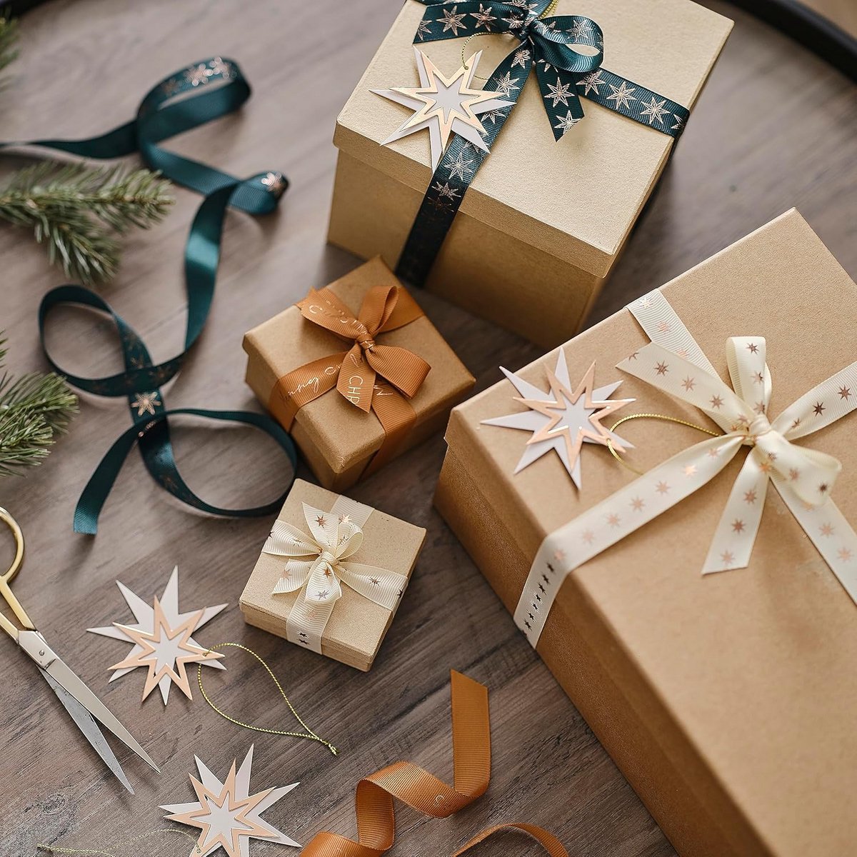 Kerstcadeau Verpakking Set - Gouden Ster Decoratie - Cadeaus Versieren - Inclusief Lint en Labels - 45 g - Goud