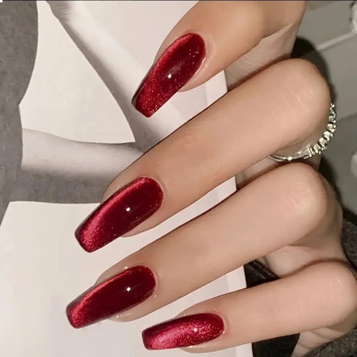 ONF3 - Press On Nails - 30-delige set - Vierkante medium lange nagels met glitter - Rode kleur - Sieraden - Geschikt voor feesten - Nagelstyling