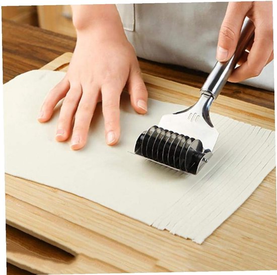 Roestvrijstalen Pastamaker - Handmatige Deegsnijder - Verse Pasta Maken - Corrosiebestendig Materiaal - 21.5 cm Lengte - Zilverkleurig — afbeelding 2