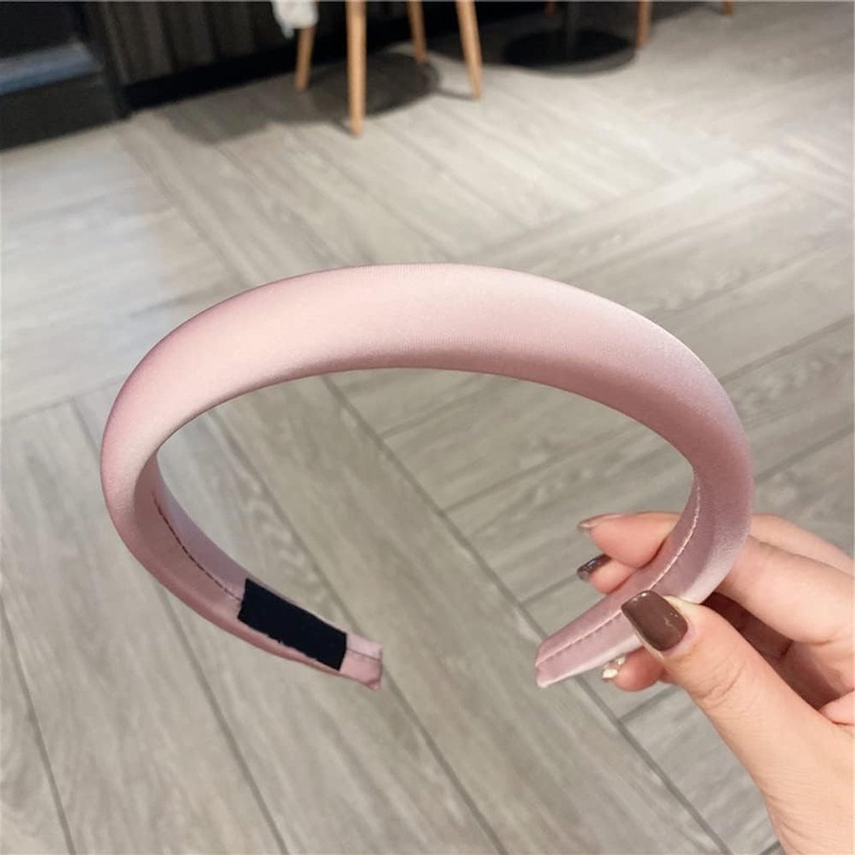 Retro Satijnen Haarband voor Vrouwen en Meisjes - Brede Haaraccessoires voor Dating, Yoga en Reizen in Lichtroze