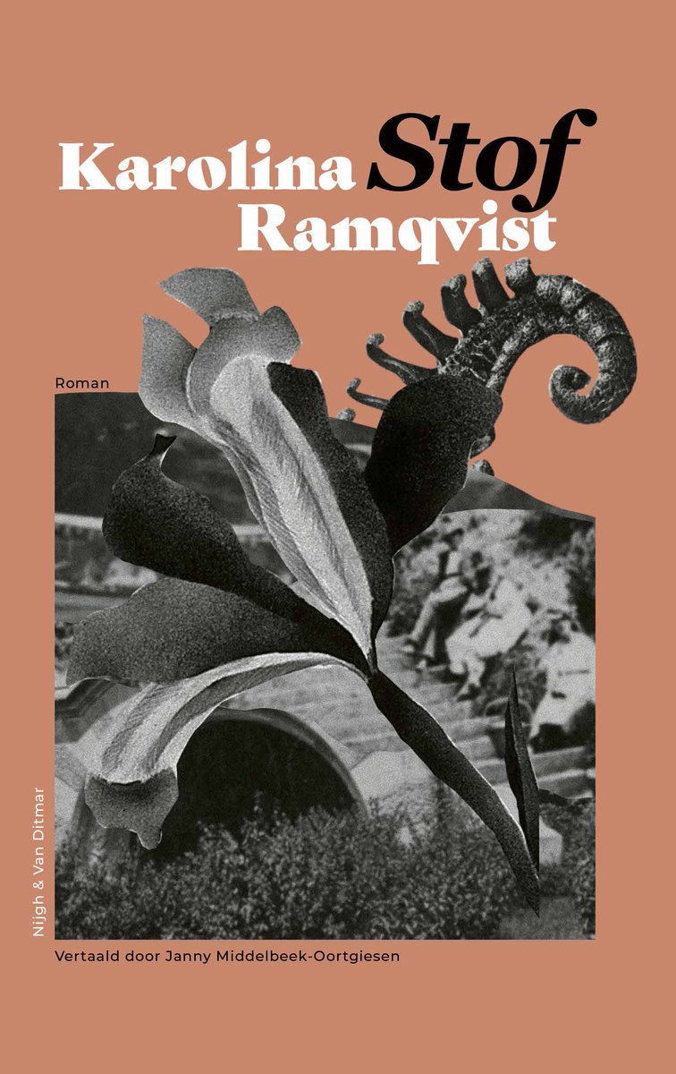 Boekomslag met de titel 'Karolina Stof Ramqvist' in witte letters op een perzikrode achtergrond. Een collage van een bloem en een insectenlichaam.