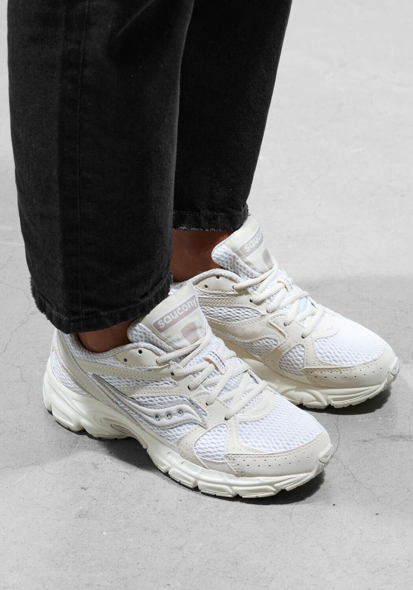 Saucony Ride Millennium Sneakers Leer Dames Beige