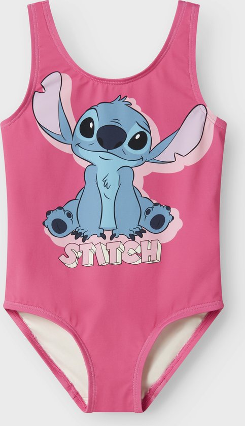 Felroze badpak met een opdruk van Stitch en de tekst 'STITCH!'.