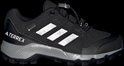Zwarte kinderschoen met witte Adidas-strepen en GORE-TEX-logo. Grijze zool.