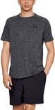 Man met een zwart gemêleerd sportshirt met korte mouwen.