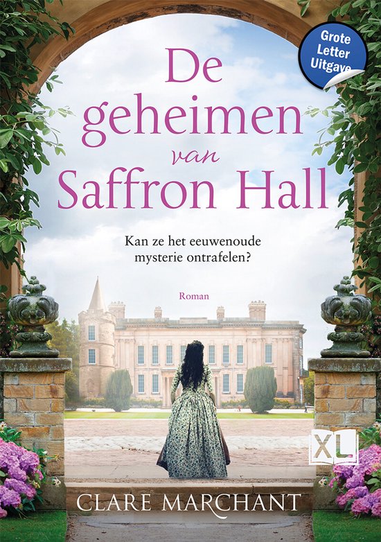 Een vrouw in een lange, groene jurk kijkt naar Saffron Hall. Grote Letter Uitgave. De geheimen van Saffron Hall door Clare Marchant.