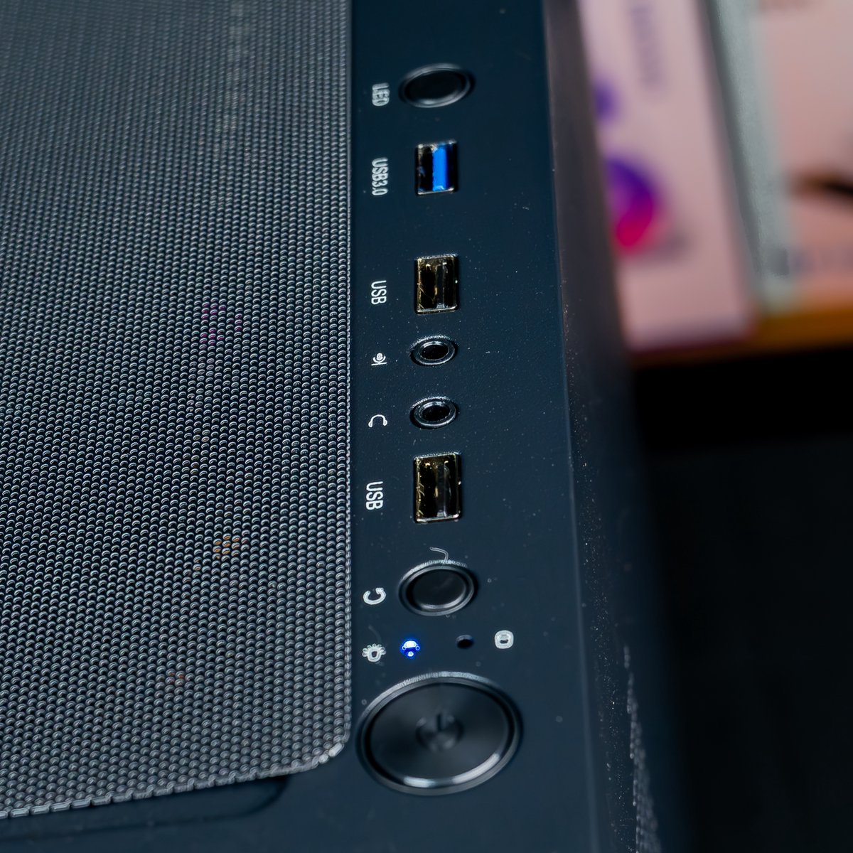 FlowUP Fighter 2: Gaming PC met Ryzen 7 + RTX 5070 thumbnail 2