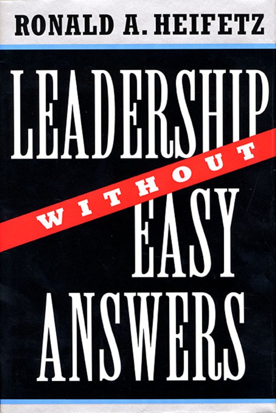 Boek kaft: 'LEADERSHIP WITHOUT EASY ANSWERS' door RONALD A. HEIFETZ. Zwarte achtergrond met witte letters, rode streep.
