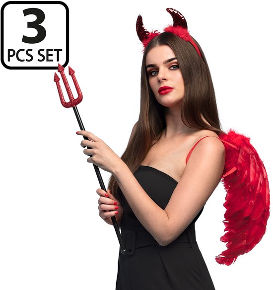 Vrouw met bruin haar, zwarte top, draagt een rode glitter diadeem met duivelshoorns, rode veren vleugels en houdt een rode glitter drietand vast. Tekst: "3 PCS SET".