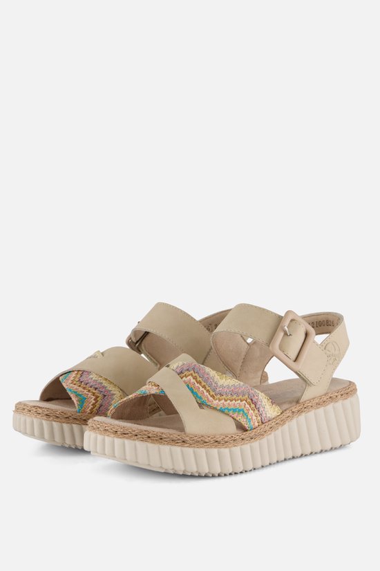 Paire de sandales beiges avec un motif zigzag coloré sur l'avant-pied, boucle et semelle épaisse.