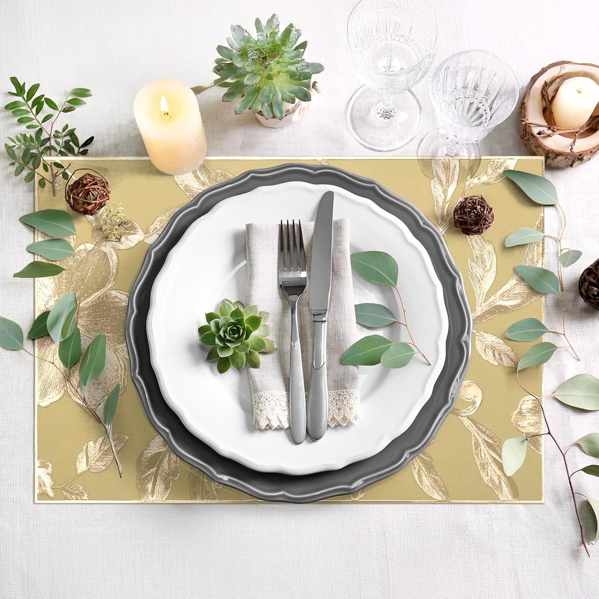 Tafelkleed Set - Onderzetters - Eettafel Decoratie - Waterproof Vinyl - 30x45cm - Goud Metallic