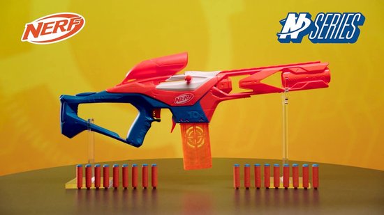 Rode en blauwe Nerf N-Series Pinpoint blaster met een magazijn en 20 darts ernaast.