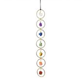 Gouden wandhanger met 7 ringen, met ruwe witte, paarse, blauwe, groene, gele, oranje en rode edelstenen.
