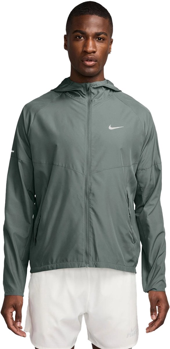 Nike repel miler windrunner jack in de kleur . Groen