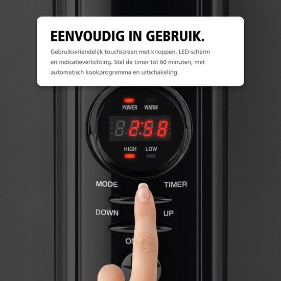Close-up van een vinger die de timerinstellingen op het digitale display van de slowcooker aanpast.