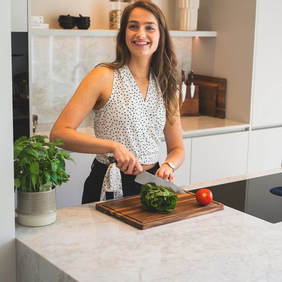 Planche à découper SOPHIOR en bois d'acacia - Groot taille - Planche à découper en bois pour la Cuisine - Planche à découper avec rainure pour le jus - Bois 100 % durable certifié FSC - Accessoires BBQ - Planches à découper - 42 cm x 30 cm x 2 cm