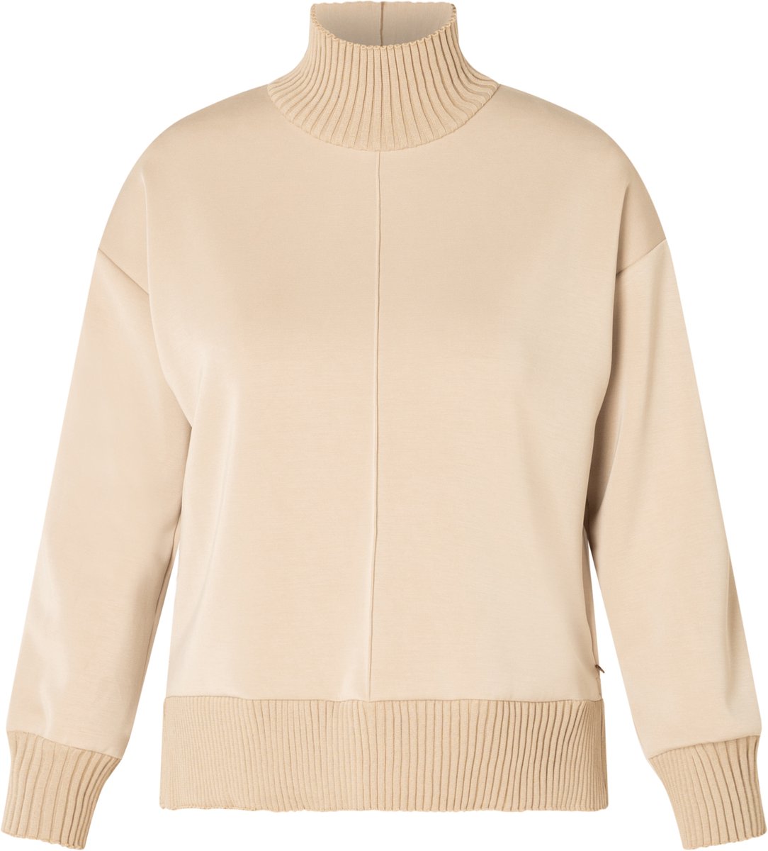 Yest Curve sweater Romeysa Essential