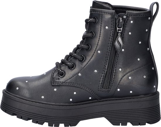 Zwarte veterlaars met zilveren studs, plateauzool en rits aan de zijkant.