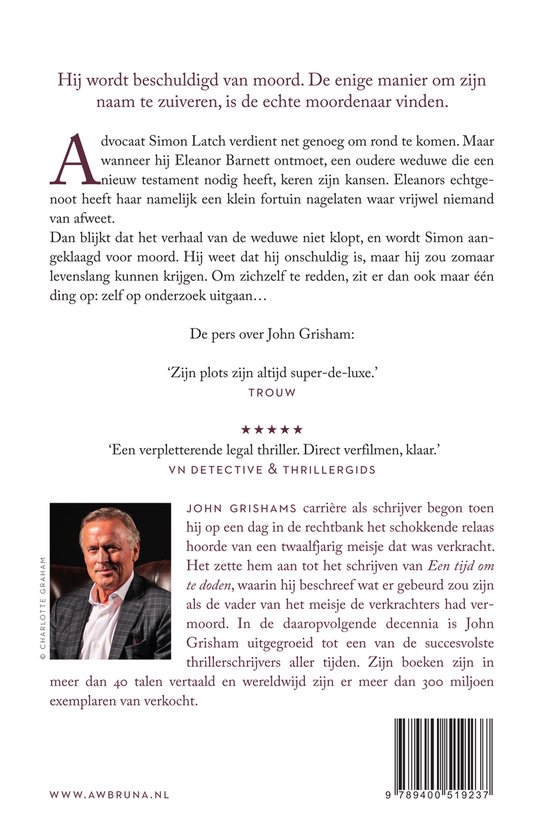 Achterkant van het boek 'De weduwe' van John Grisham, met een foto van de auteur.