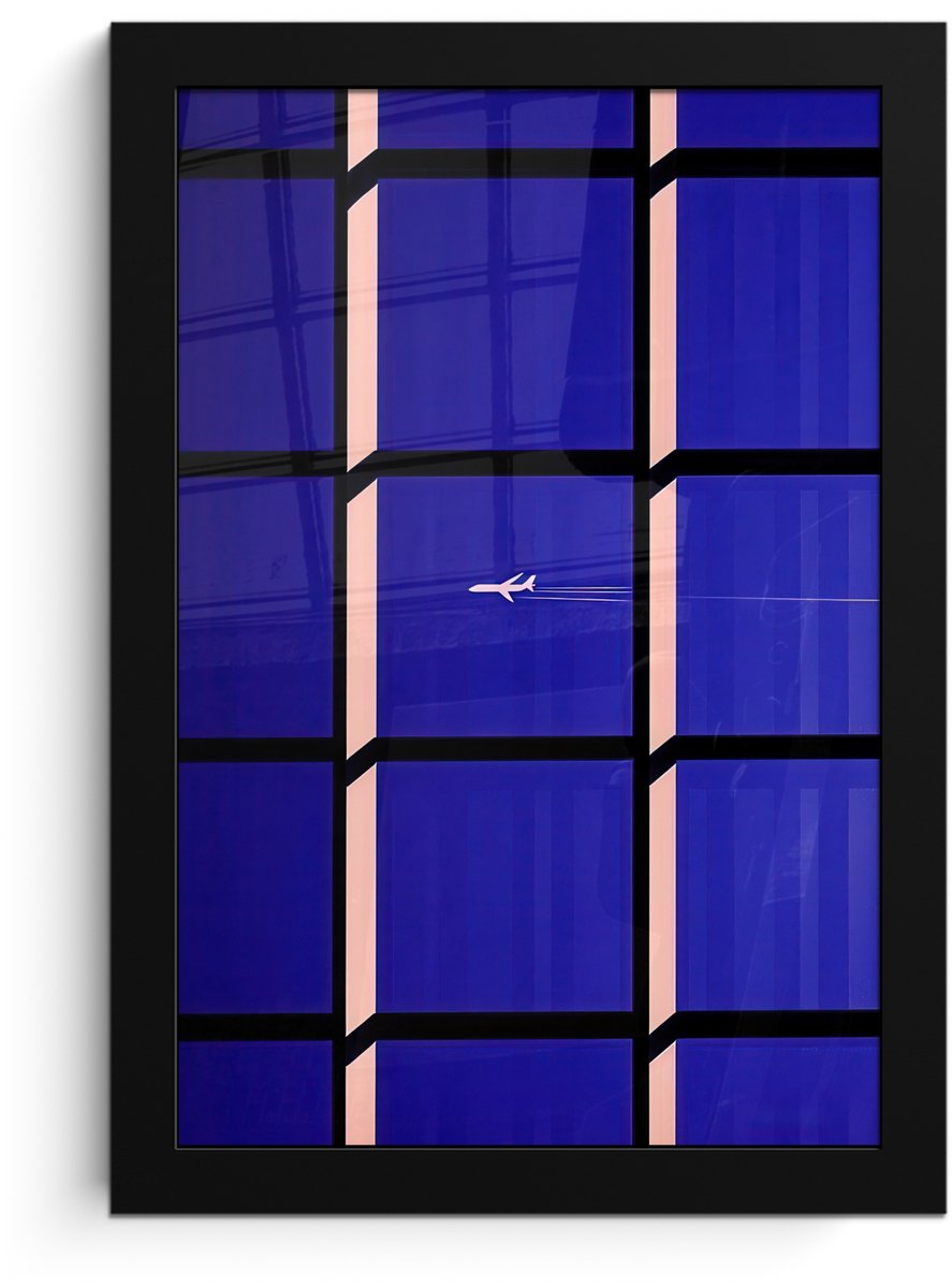 FrameYourWall Poster in lijst - Fotolijst 20x30 cm - Posters - Vliegtuig - Ruiten - Blauw - Rechthoekig - Posterlijst zwart - Decoratie - Wanddecoratie woonkamer - Muurdecoratie slaapkamer - Kerstversiering - Kerstdecoratie voor binnen - Kerstmis