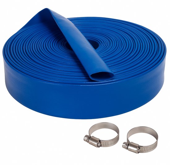 Blauwe platte afvoerslang opgerold, met twee slangklemmen.