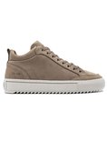 Beige suède sneaker met witte zool en veters. De zijkant van de zool toont het Rehab logo.