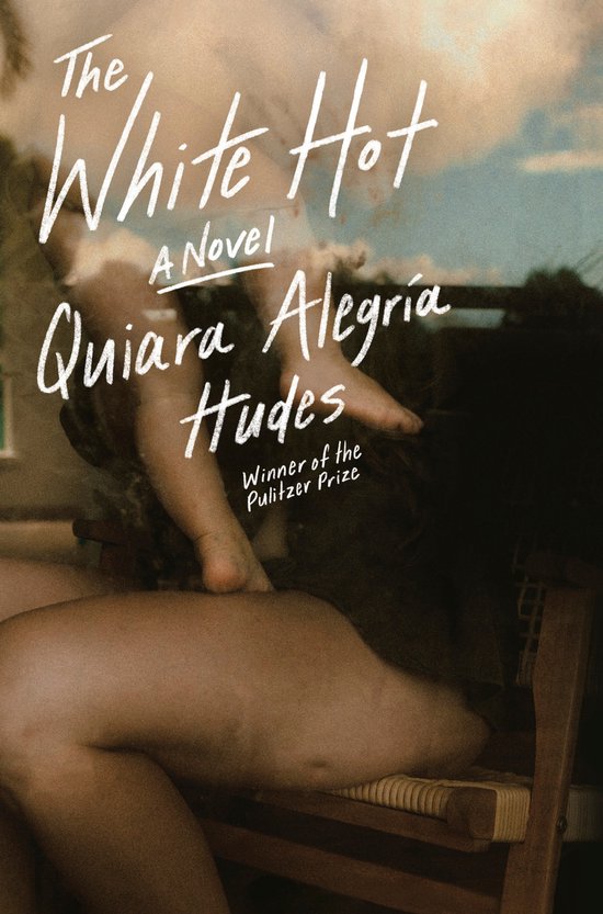 Boekcover met de titel "The White Hot". Een roman van Quiara Alegría Hudes. Winnaar van de Pulitzerprijs.