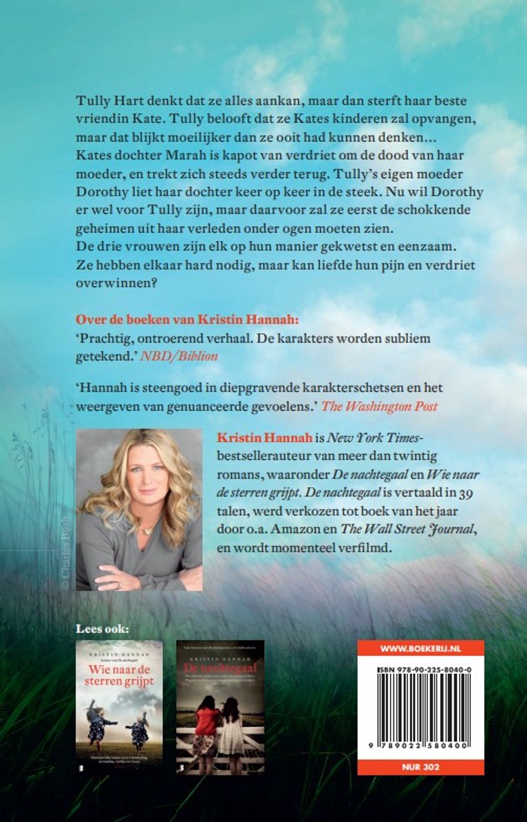 Achterkant van een boek met tekst, een portret van Kristin Hannah, twee kleine afbeeldingen van andere boeken en een ISBN-barcode.