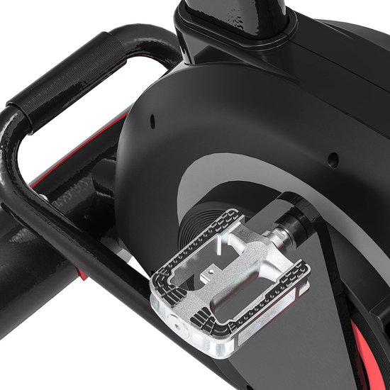 Close-up van een metalen pedal van de FitBike 'The Beast' airbike.
