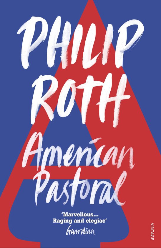 Boekomslag voor 'American Pastoral' van Philip Roth, met witte en rode tekst op een blauwe achtergrond met een rode driehoek.