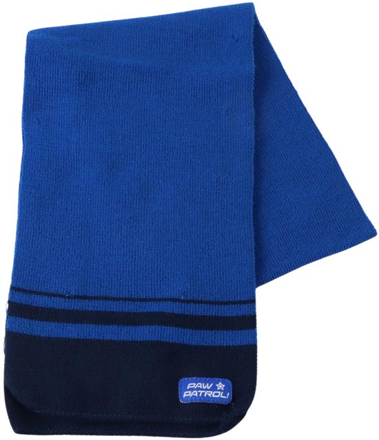 Een blauwe gebreide sjaal met donkerblauwe strepen en een Paw Patrol patch aan het uiteinde.