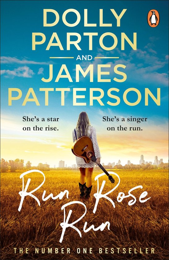 Boek 'Run Rose Run' van Dolly Parton en James Patterson. Een jonge vrouw met gitaar in een veld.