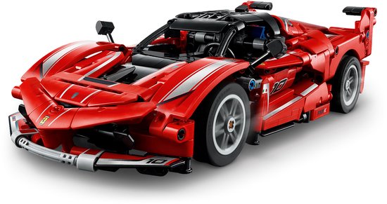 De rode LEGO Technic Ferrari FXX K raceauto op een witte achtergrond.