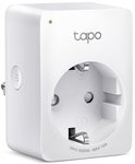 Witte Tapo slimme stekker met een groen LED-lampje en een aan/uit-knop. De stekker heeft een stopcontact en een stekker.
