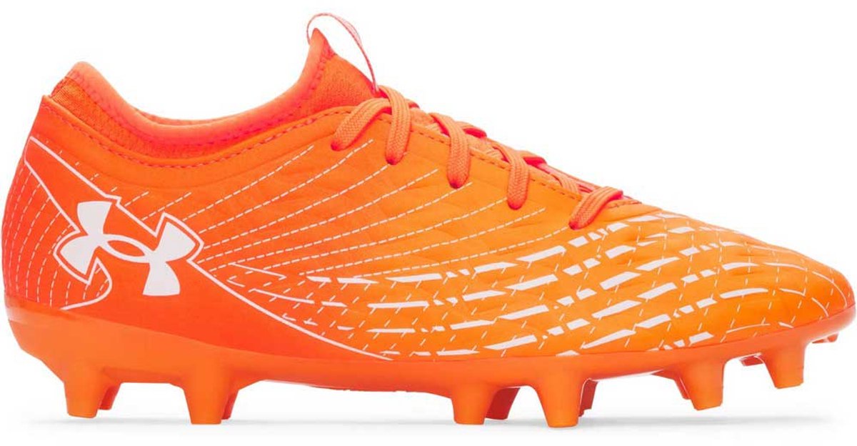 Oranje Under Armour Magnetico Select 5 FG voetbalschoenen, maat EU 32, met opvallende witte details en stevige noppen.