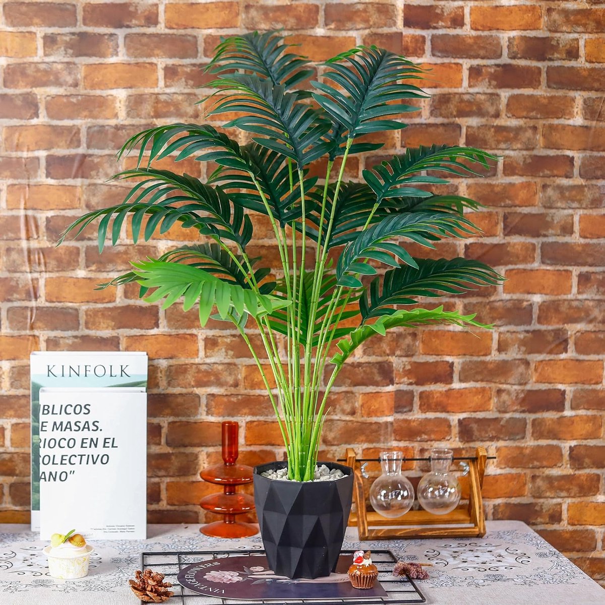 Famanu - 28 inch kunstplanten, grote kunstpalm, kunstplanten, outdoor, voor woonkamer, veranda, balkon, tuin, decoratie, binnen (zwarte pot)