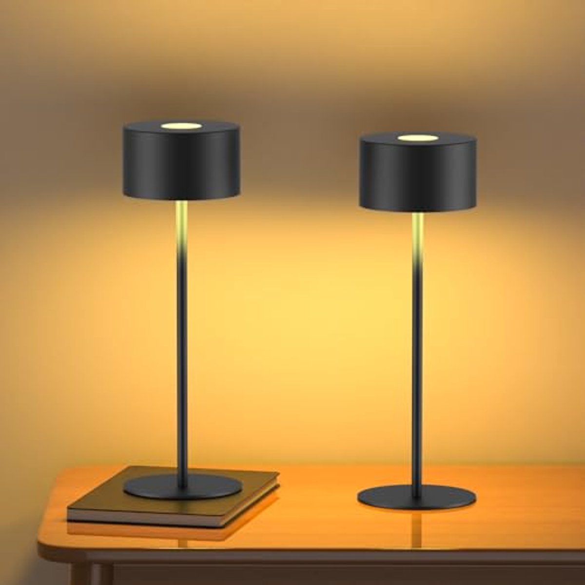 Kleine metalen bedlamp met instelbare kleurtemperaturen en IP54 waterdicht