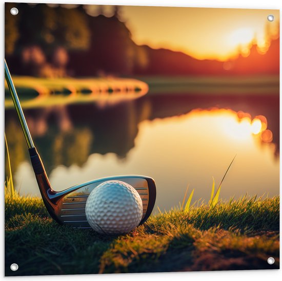 Tuinposter – Golf - Golfbal - Golfclub - Zonsondergang - Gras - Water - 80x80 cm Foto op Tuinposter (wanddecoratie voor buiten en binnen)