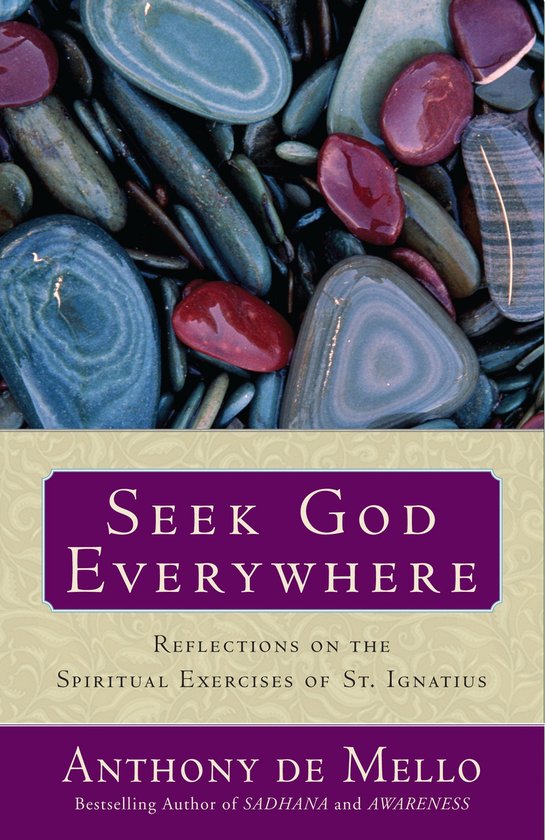 Zoek God Overal, reflecties op de spirituele oefeningen van St. Ignatius, door Anthony de Mello. De omslag toont een close-up van gladde, glanzende stenen in diverse kleuren.
