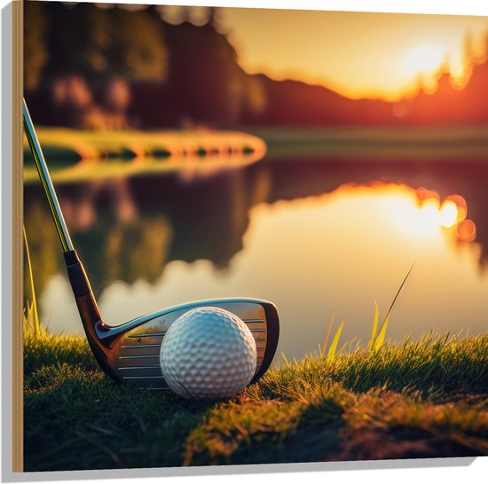 Hout - Golf - Golfbal - Golfclub - Zonsondergang - Gras - Water - 80x80 cm - 9 mm dik - Foto op Hout (Met Ophangsysteem)