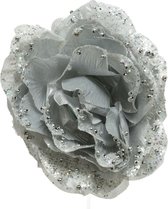 Decoris kerstboom bloem op clip - zilver - 14 cm - kunststof - roos - kerstbloemen