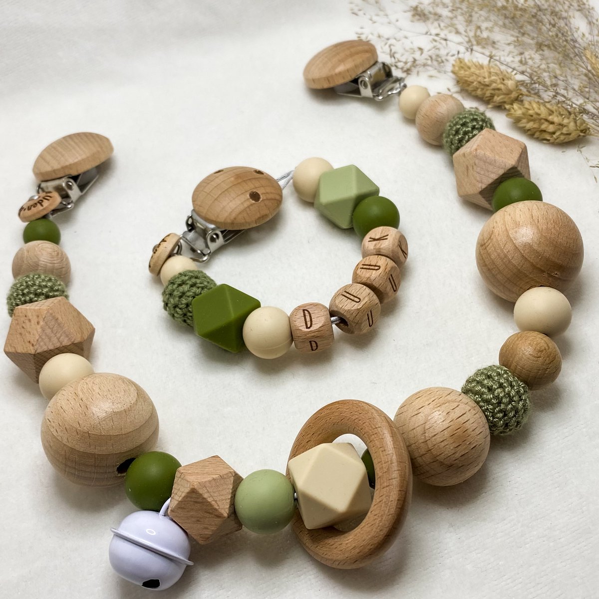 Goedkoopste Baby Chique Uden | Speenkoord met naam en Wagenspanner | Groen Créme | Kraamcadeau | Babyshower | Babygym | Baby born | Gepersonaliseerd