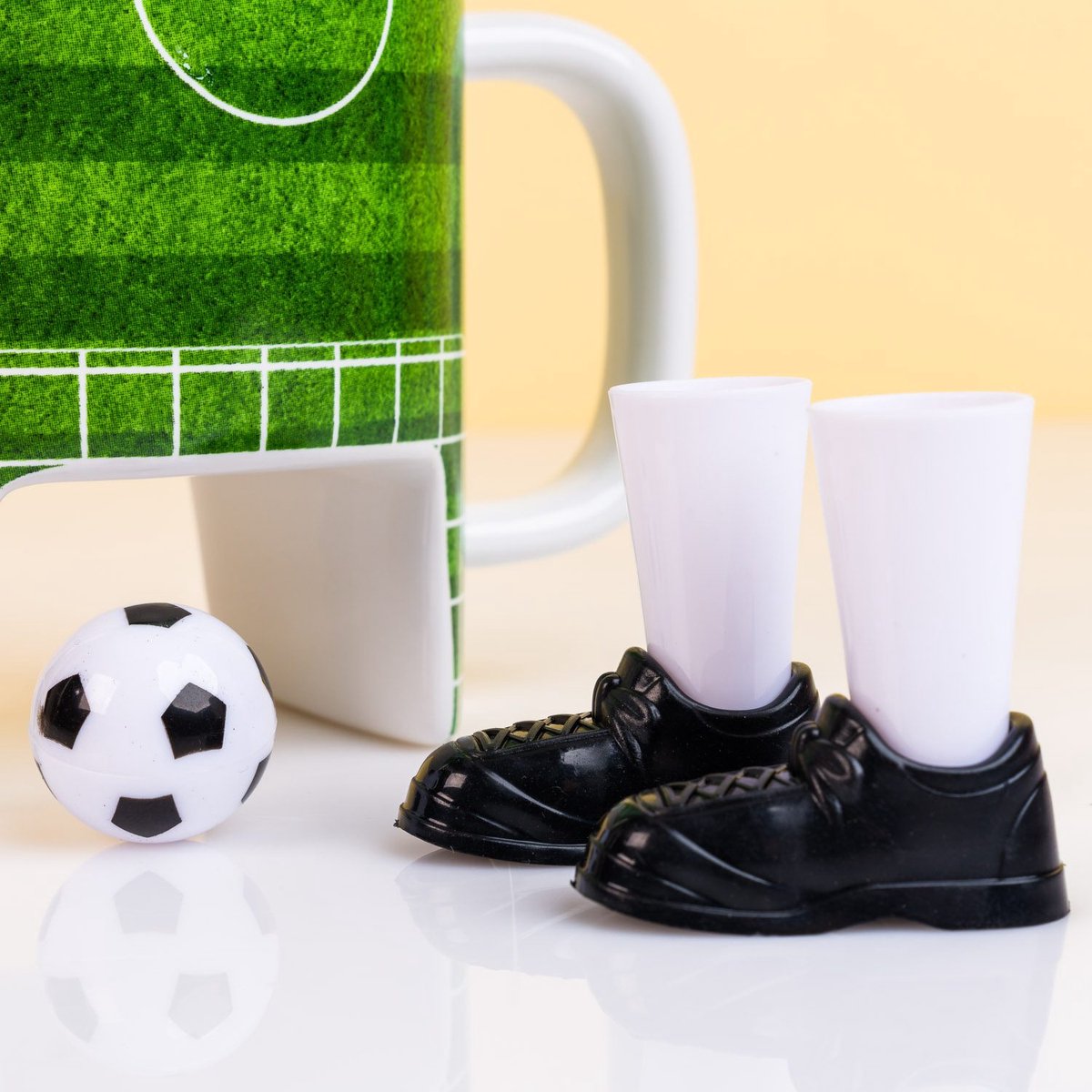 Coffret cadeau - Tasse de football avec mini ballon de football et  chaussures de football - Tasse en céramique - Tasse à café : :  Sports et Loisirs