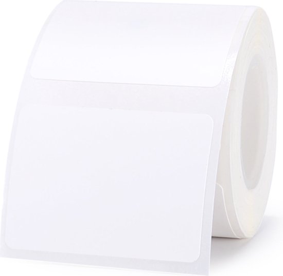 Een rol met witte etiketten, met twee rechthoekige etiketten zichtbaar.